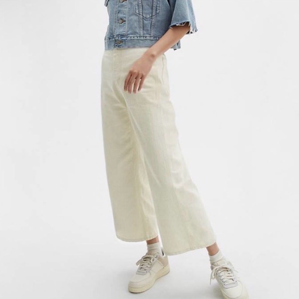 EUC Levi’s Mile High Wide Leg Crop